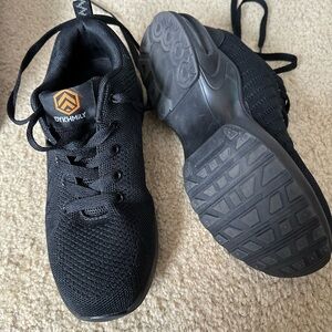 7.5 wide women’s Dykhmily steel toe safety shoes